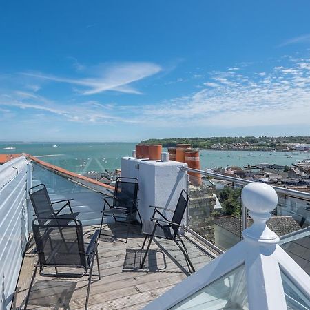 Cliffhanger 18 Castle Road Cowes  Exterior photo