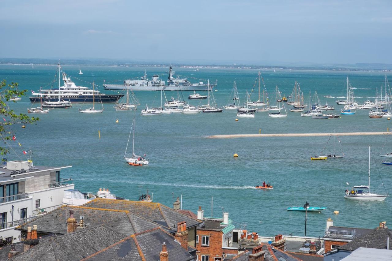 Cliffhanger 18 Castle Road Cowes  Exterior photo