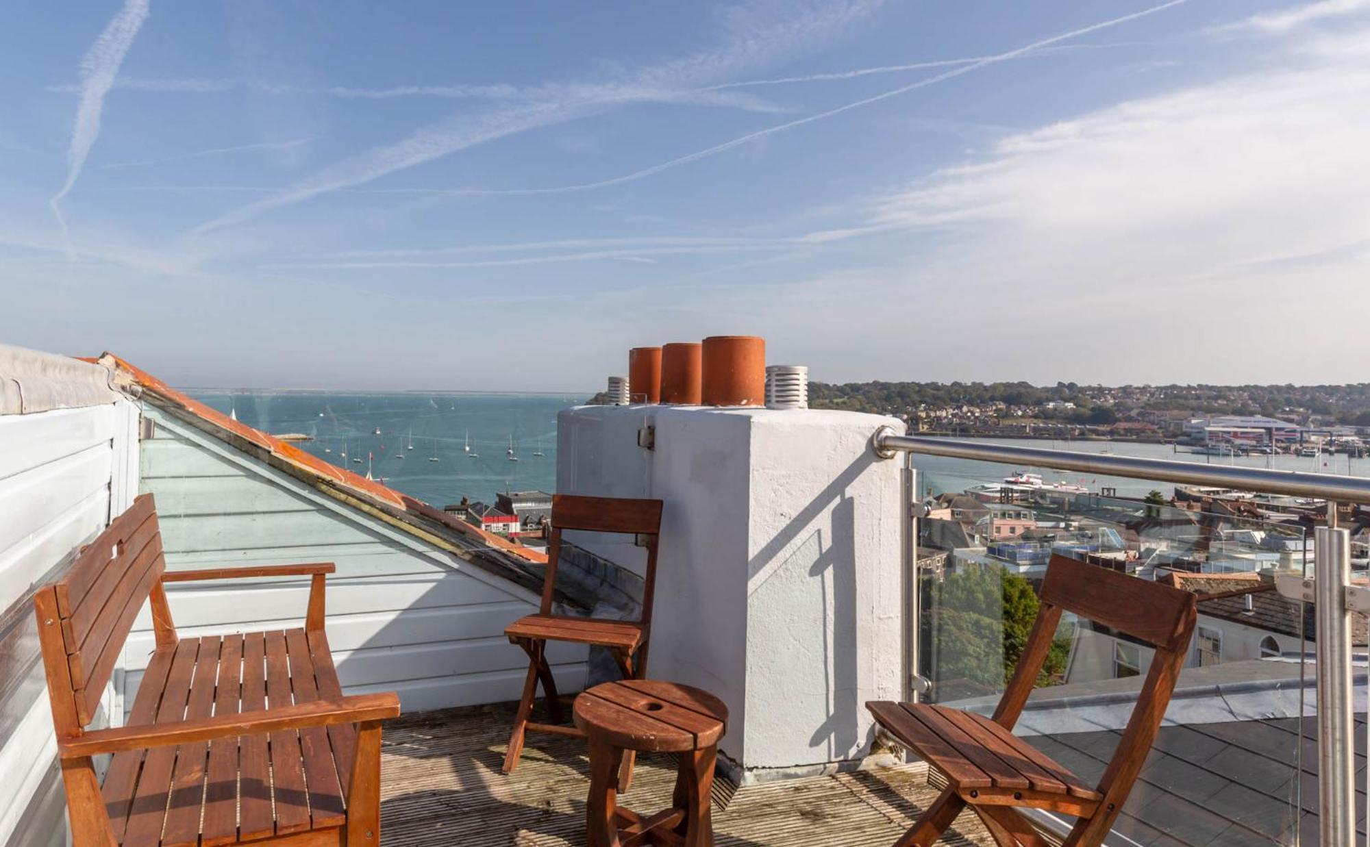 Cliffhanger 18 Castle Road Cowes  Exterior photo