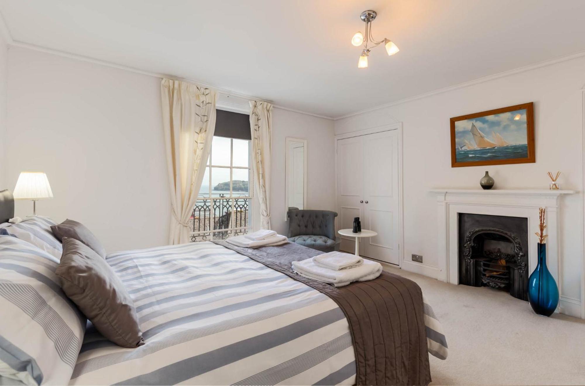 Cliffhanger 18 Castle Road Cowes  Exterior photo