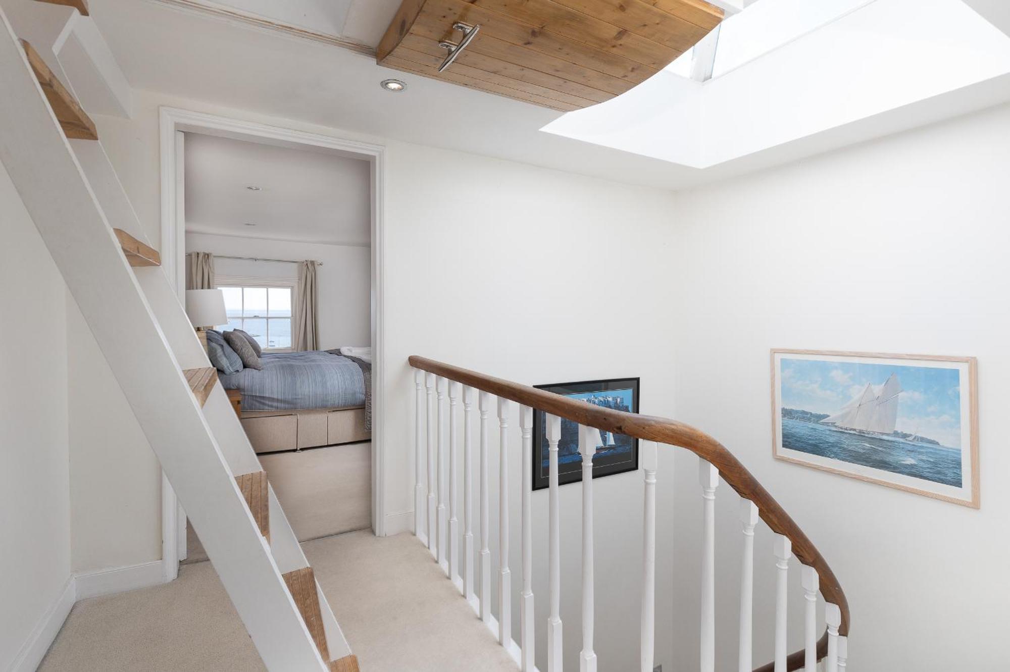 Cliffhanger 18 Castle Road Cowes  Exterior photo
