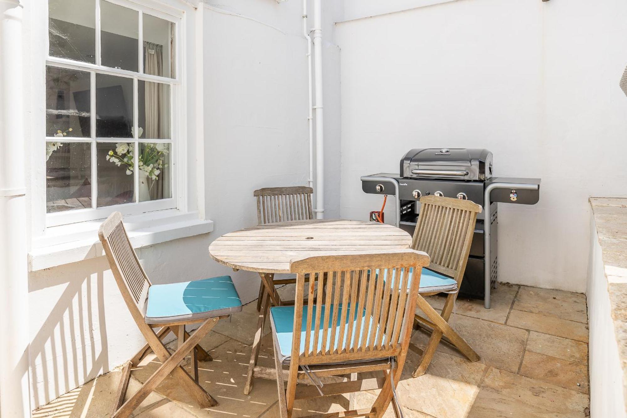Cliffhanger 18 Castle Road Cowes  Exterior photo